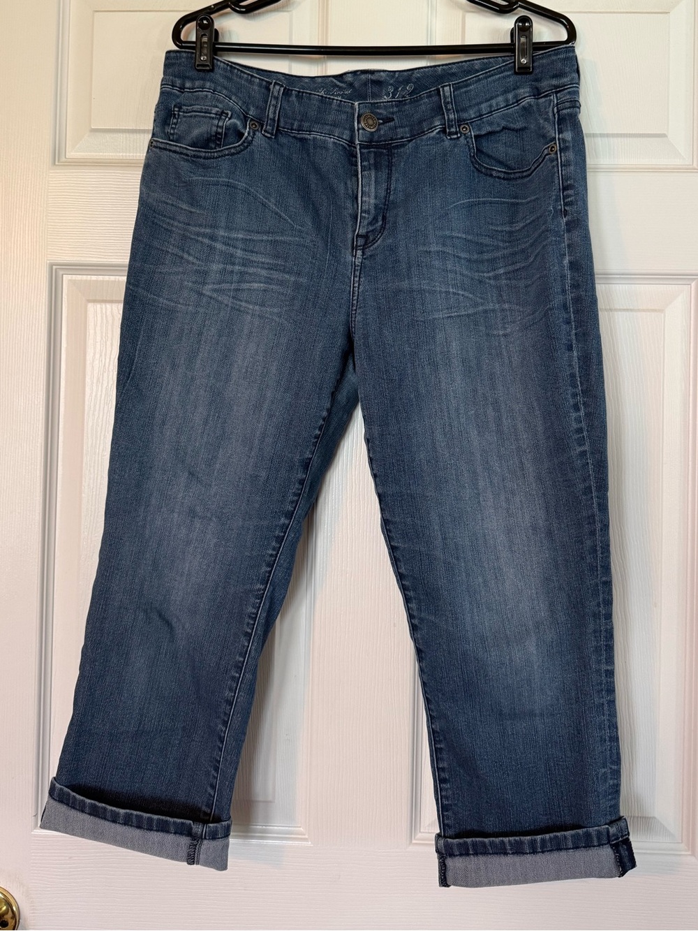 Classic Blue Women’s Jeans - Comfortable Mid-Rise Capri